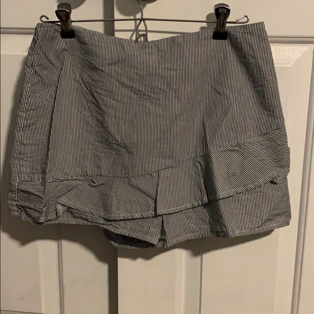 Black and white ruffle skort